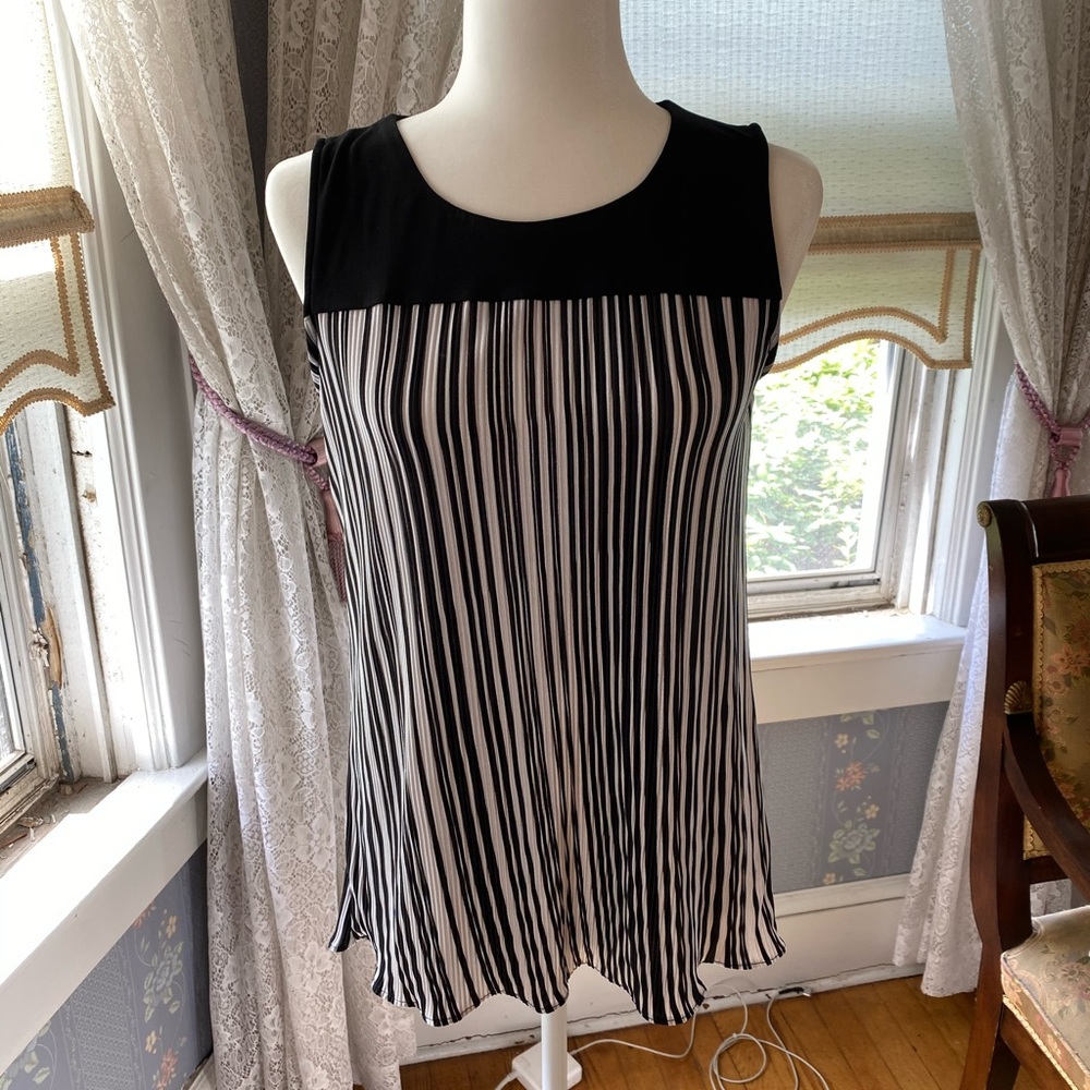 Sleeveless blouse